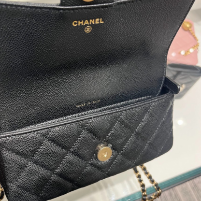 大人可愛い【CHANEL】マトラッセ フラップ フォンケース